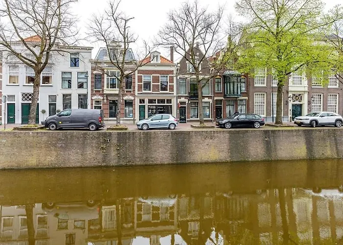 Historisch Grachtenpand In Centrum Gouda