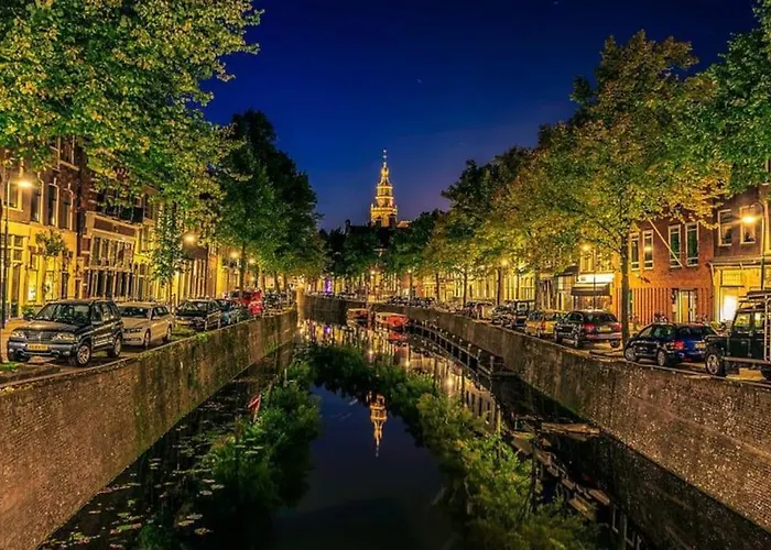 Historisch Grachtenpand In Centrum Gouda